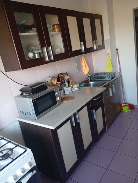 Camera in apartament de 4 camere